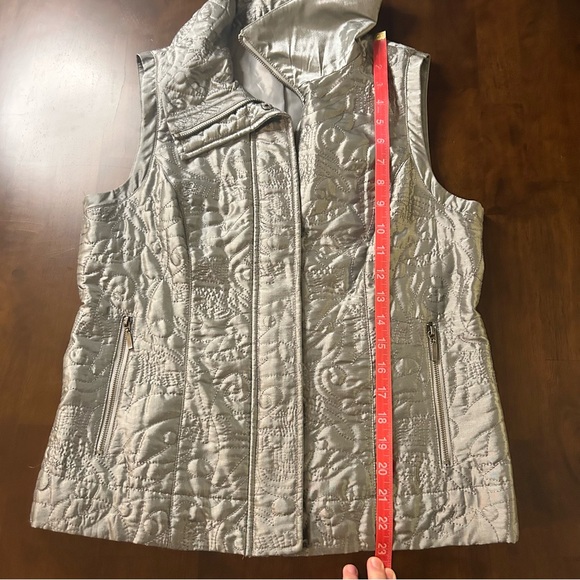 Weekends by Chicos Gray Quilted Vest Size 0 - Picture 5 of 7